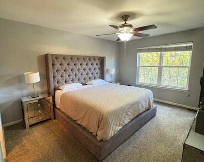 Building Photo - 9363 Rainsford Dr