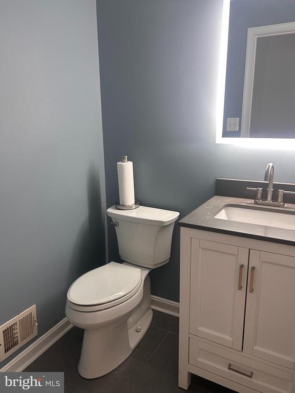 Building Photo - 6 Mintwood Dr