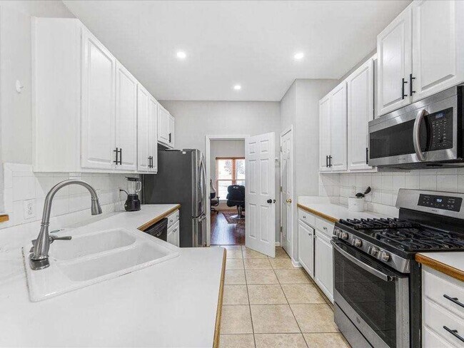 Building Photo - 3042 Oak Vista Way SW
