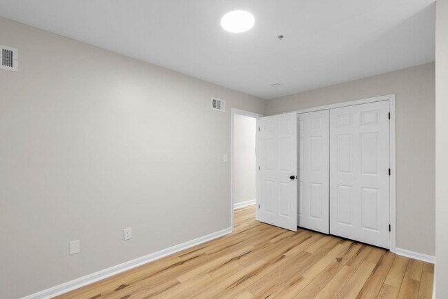 Building Photo - 2021 E Baltimore St