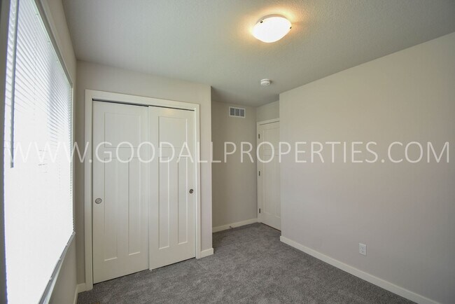 Building Photo - 3 Bedroom 2 Bath Home in Clive / Waukee School District