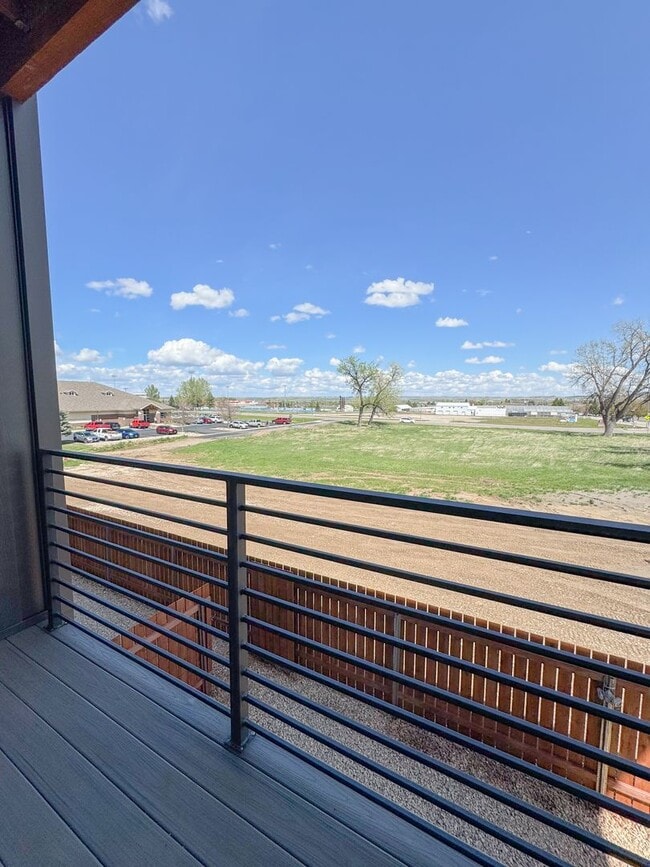 Building Photo - Pet Friendly 2 bed/ 2 bath unit at Soldier...