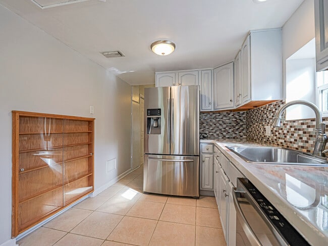 Building Photo - 1440 4th Ct