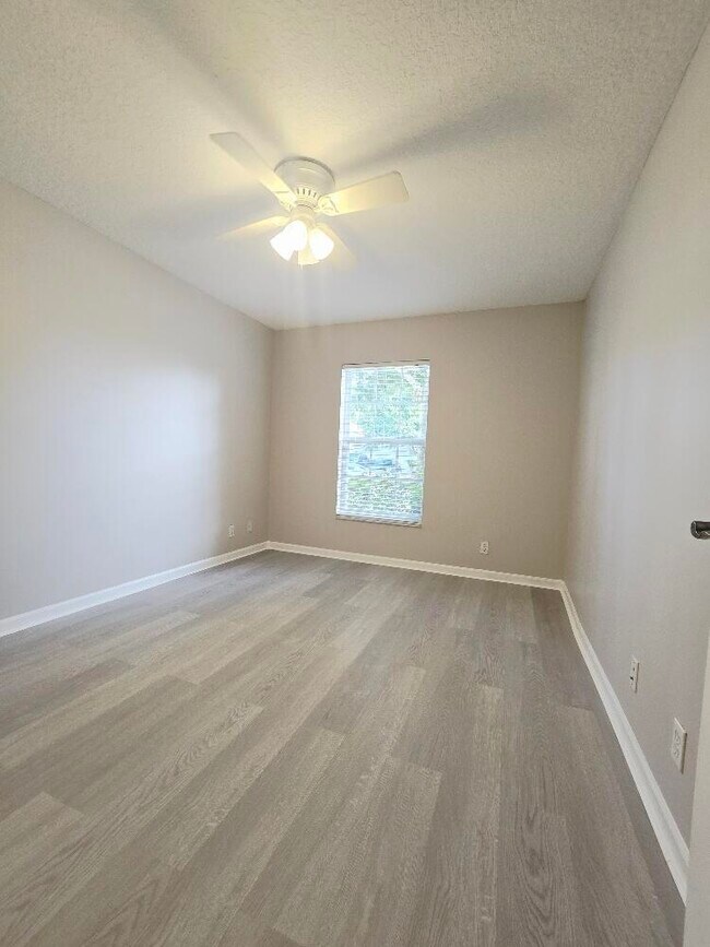 Building Photo - 152 Canterbury Pl