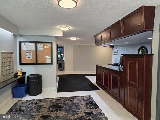 Building Photo - 2059 Huntington Ave
