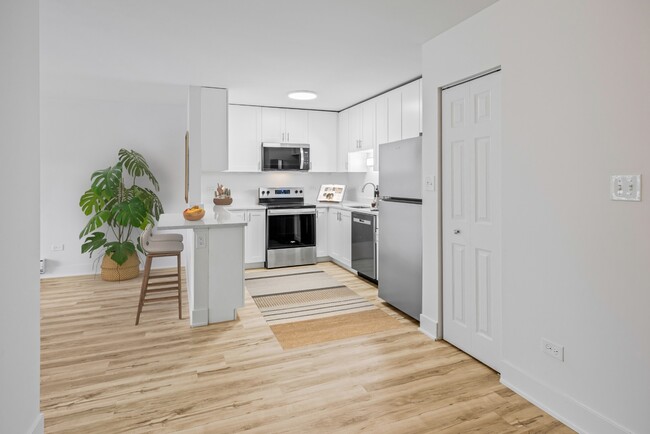 Building Photo - Modern 2 Bedroom Apartments | Recently Renovated | Pet Friendly | Prime Location