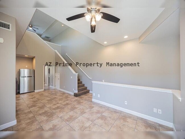 Building Photo - 563 W 6th St