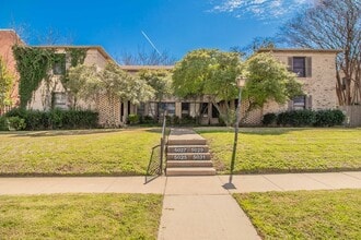 Building Photo - CHARMING 2 Bedroom, 1 Bathroom Arlington H...