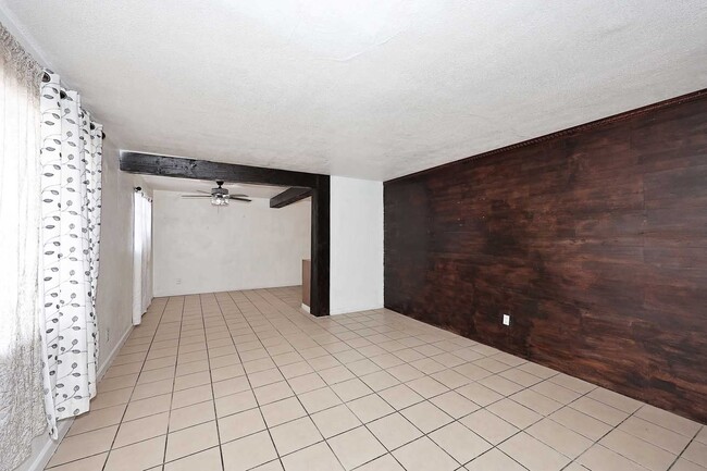 Building Photo - 8806 N 30th Ave