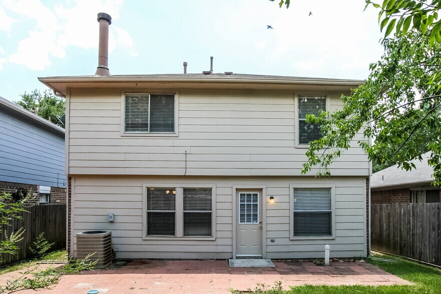 Building Photo - 19530 Sandy Bank Dr