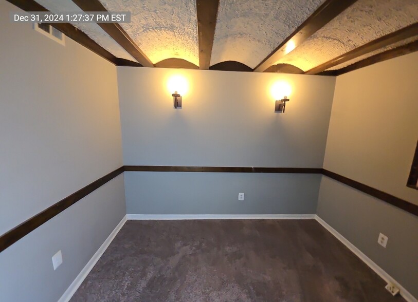 Building Photo - 9633 Whiteacre Rd
