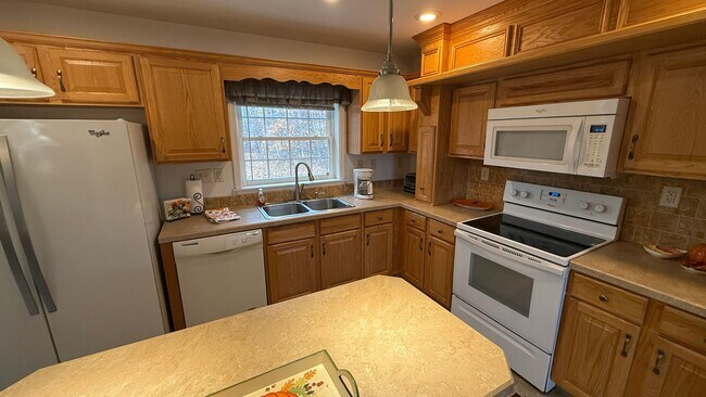 Building Photo - Single Family Ranch Style Home- South Berwick, ME