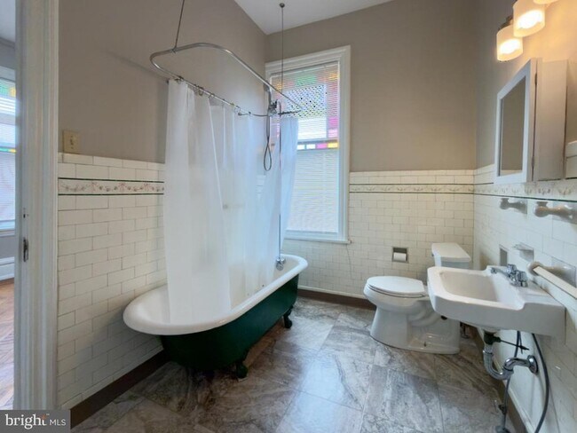 Building Photo - 2011 N 3rd St