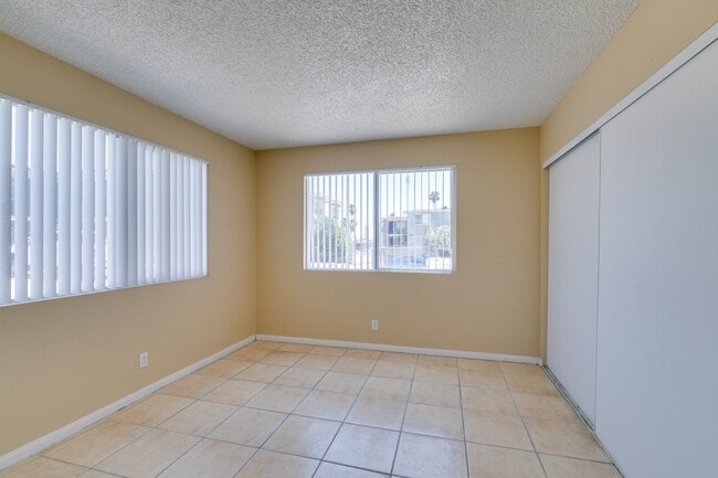 Building Photo - Cozy 2BR/2BA in Spring Valley Near the Strip
