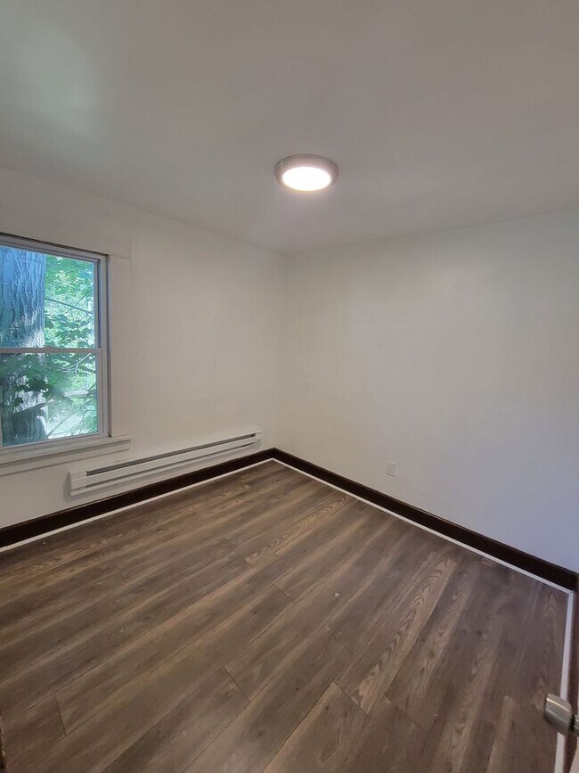 Building Photo - 1185 E 167th St