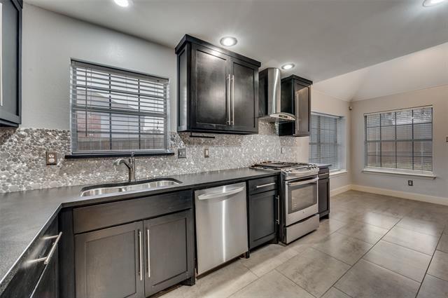 Building Photo - 3141 Riverside Dr