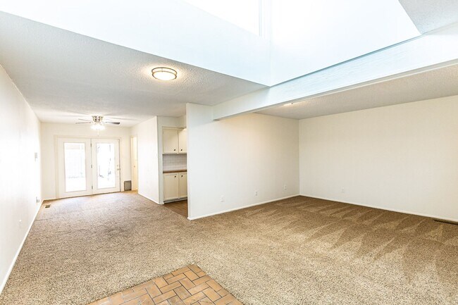Building Photo - 1/2 Off 1st months rent