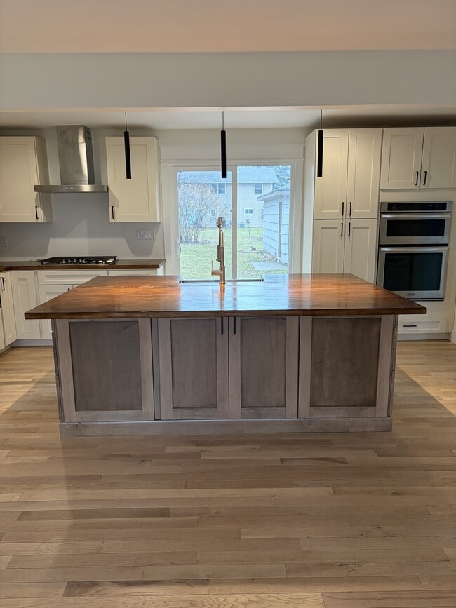 Building Photo - 7226 Thomas Ave S