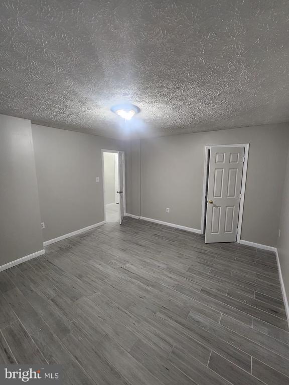 Building Photo - 405 Park Cove Dr