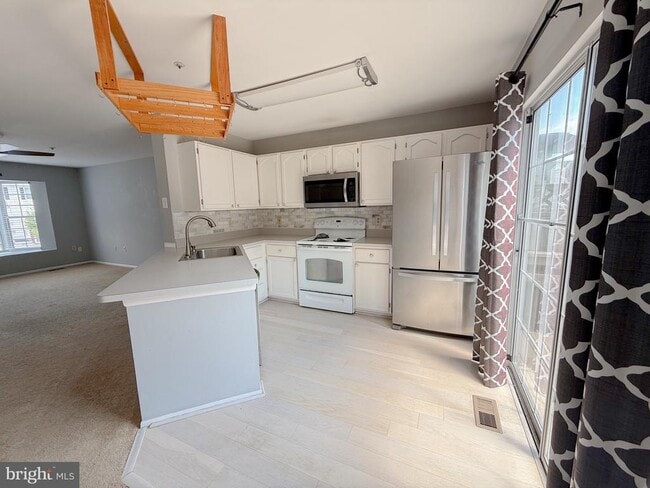 Building Photo - 9424 Sea Breeze Ct