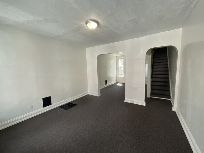 Building Photo - 330 Smyser St