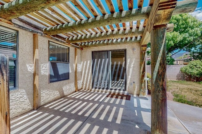 Building Photo - ACADEMY RIDGE 2 Bedroom Plus Office   2 Ba...
