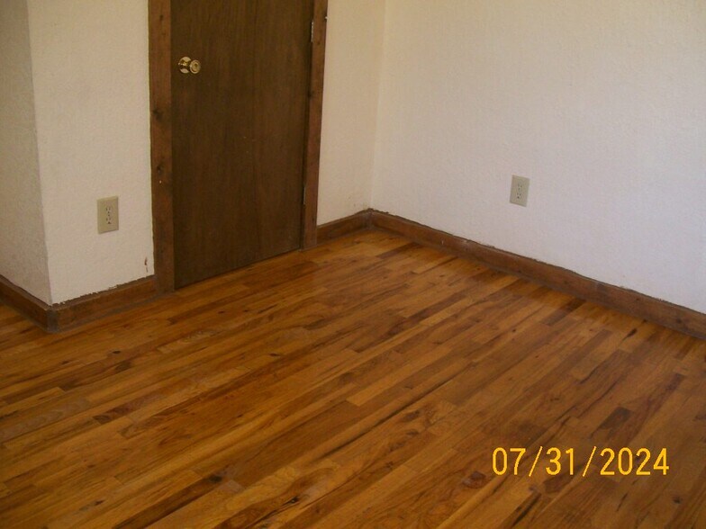 Building Photo - 528 N M St