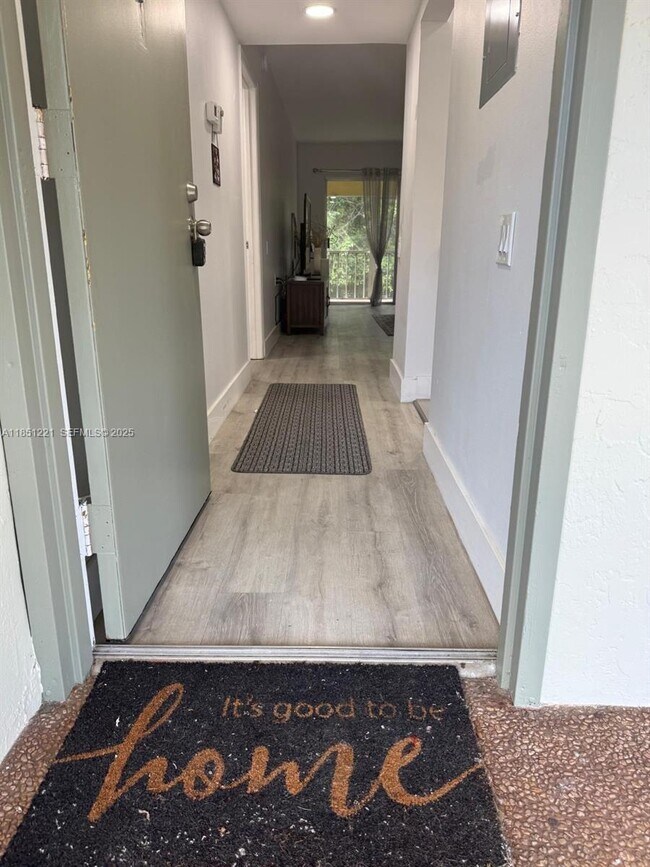 Building Photo - 1102 Bahama Bend