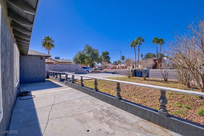 Building Photo - 1037 Yucca Ave