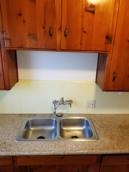 Building Photo - 2370 Walgrove Ave