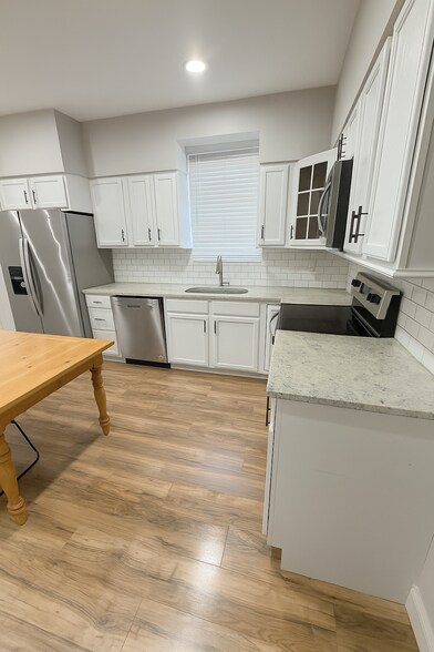 Building Photo - 5717 Lansdowne Ave