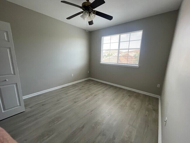 Building Photo - 9833 Baywinds Blvd
