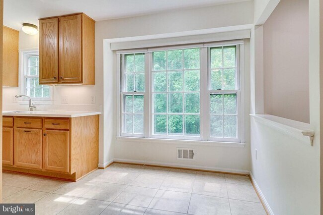 Building Photo - 4809 Tabard Pl