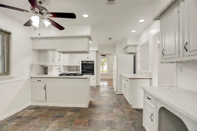 Building Photo - 5735 Wigton Dr