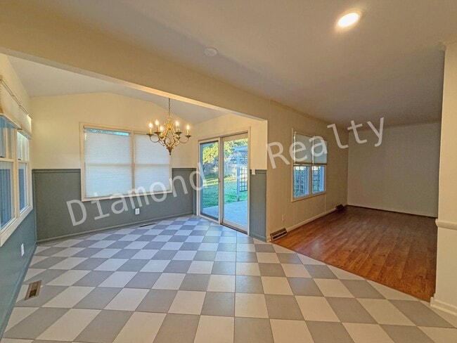 Building Photo - Southeast Springfield 3 Bedroom Home Avail...