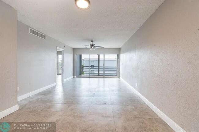 Building Photo - 7980 N French Dr