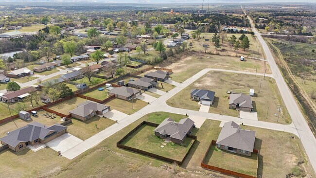 Building Photo - 1138 Jones Ave