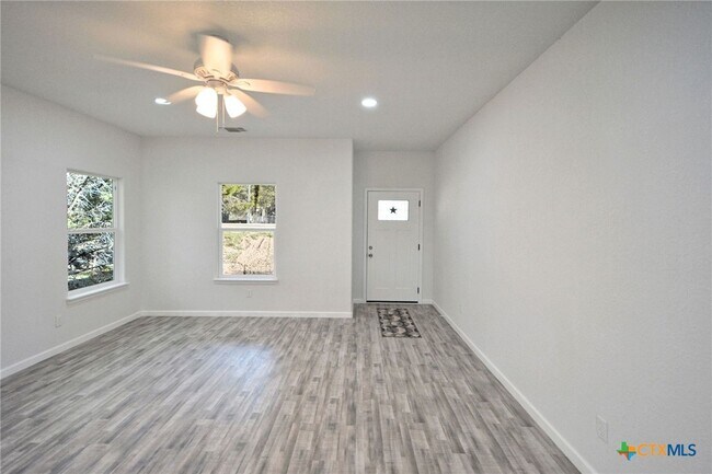 Building Photo - 1234 Clearcreek Dr