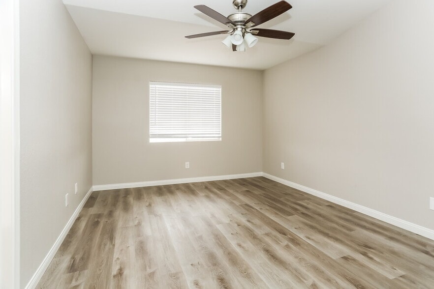 Building Photo - 504 Stonehurst Dr