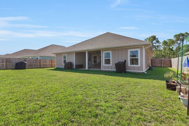 Building Photo - 4 BEDROOMS IN GULF BREEZE!!
