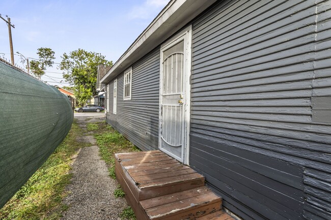 Building Photo - 6940 Avenue K