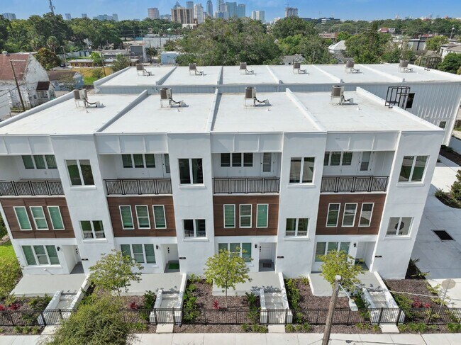 Building Photo - Luxurious 3 Bedroom Condo with Spacious Layout and Prime Location in Tampa, FL!