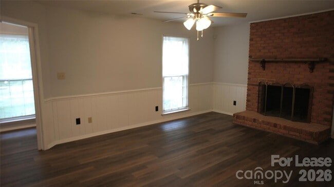 Building Photo - 10000 Ridgemore Dr