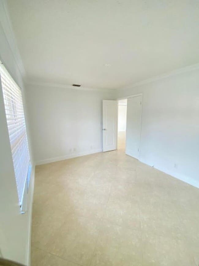 Building Photo - 4593 Bucida Rd