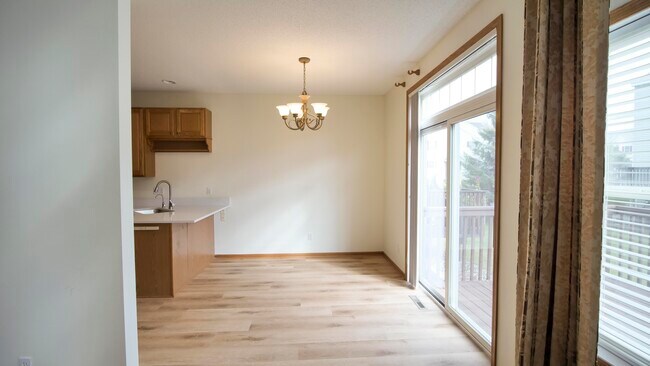 Building Photo - 15250 Florist Cir