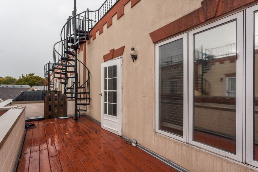 Building Photo - 2427 N Clybourn Ave