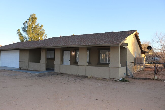 Building Photo - Spacious 3-Bedroom Home with Central A/C, ...