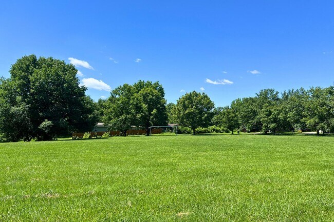 Building Photo - 2509 Hollyhock Dr