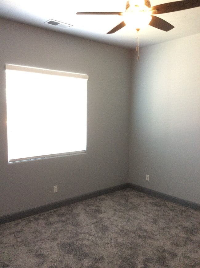 Building Photo - 3 Bed 2 Bath Townhome in Hurricane