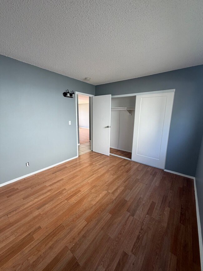 Building Photo - Picadilly Way